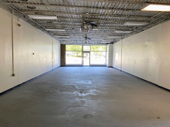 Retail For Lease: 3902 Hixson Pike, Chattanooga, TN 37415